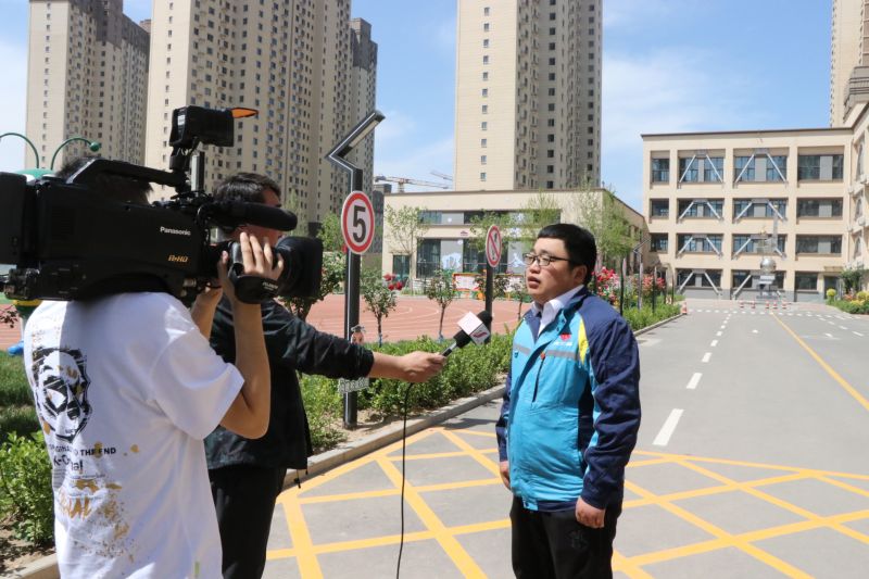 5.開新局——與會媒體到現(xiàn)場參觀并對項(xiàng)目管理人員進(jìn)行采訪